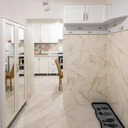 тиха в центрі зі світлом Apartment *