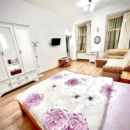Apartment тиха в центрі зі світлом Lviv