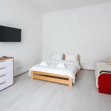 Apartment тиха в центрі зі світлом Lviv
